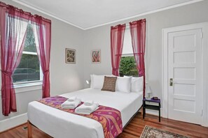 3 bedrooms, desk, iron/ironing board, travel cot