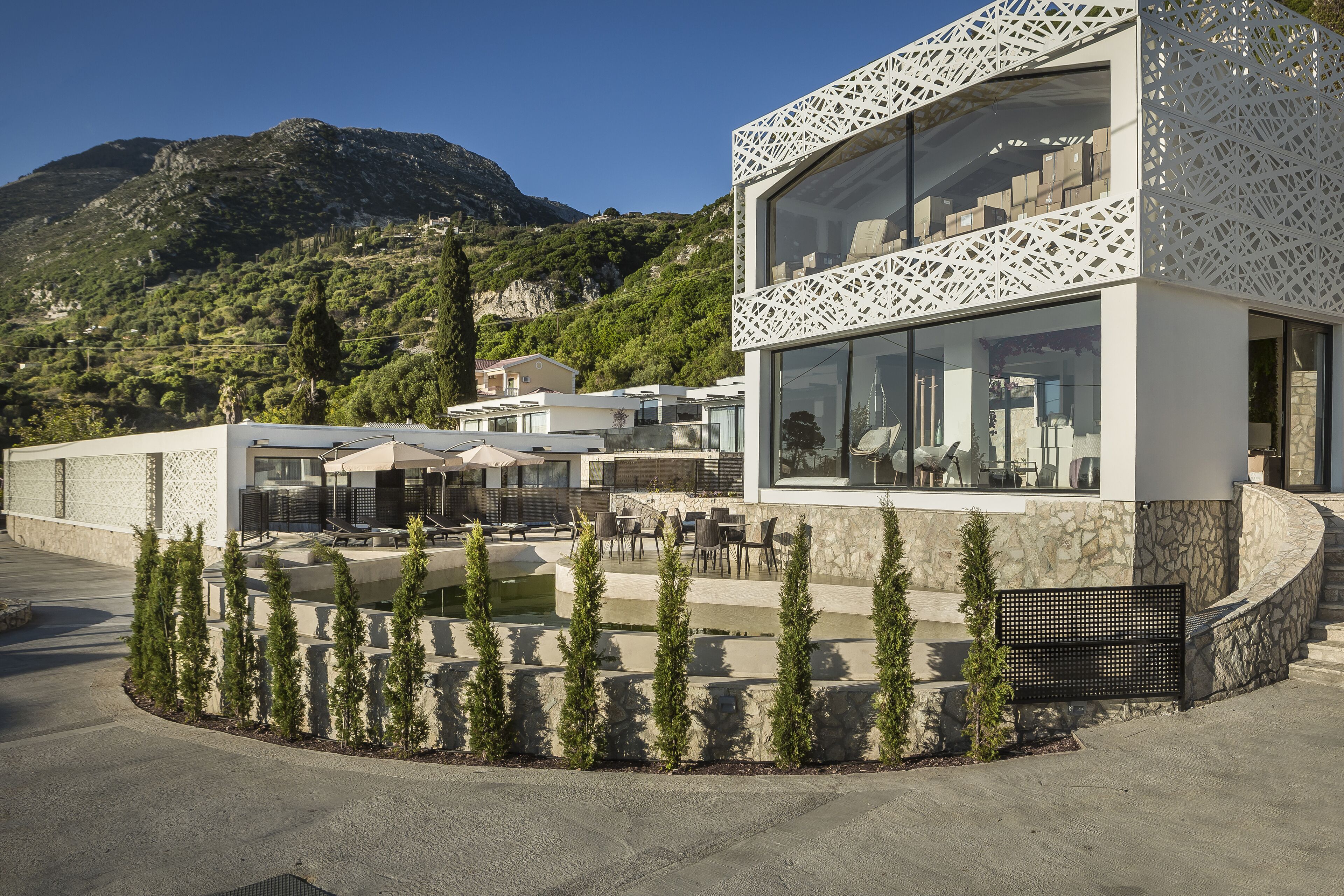 Vista frontal de la propiedad