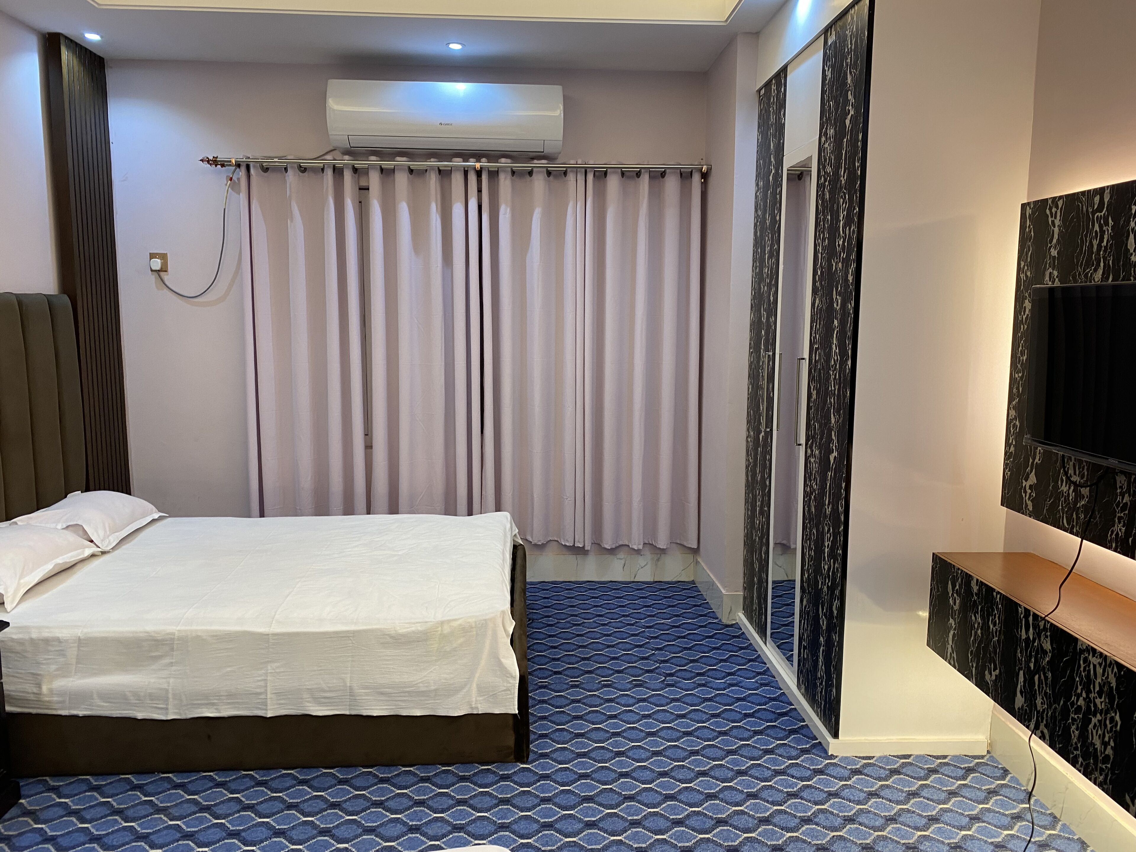 Deluxe Quadruple Room | Free WiFi