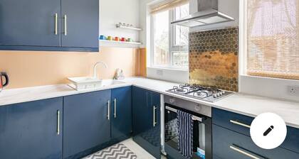 Cheerful 3 bedroom entire home - newly furnished to a high standard.