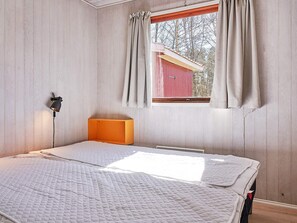 House | 2 bedrooms, individually furnished - 4 Person Holiday Home in Aakirkeby (Akirkeby)