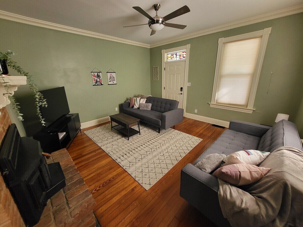 Columbia-Tusculum Gem 2BR Remodeled Historic Home