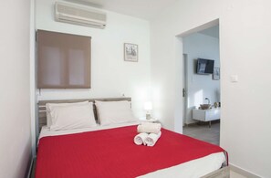 2 chambres, fer et planche à repasser, Wi-Fi, draps fournis