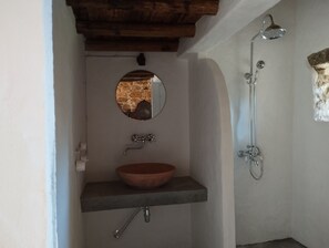 Haartrockner, Handtücher, Seife, Shampoo