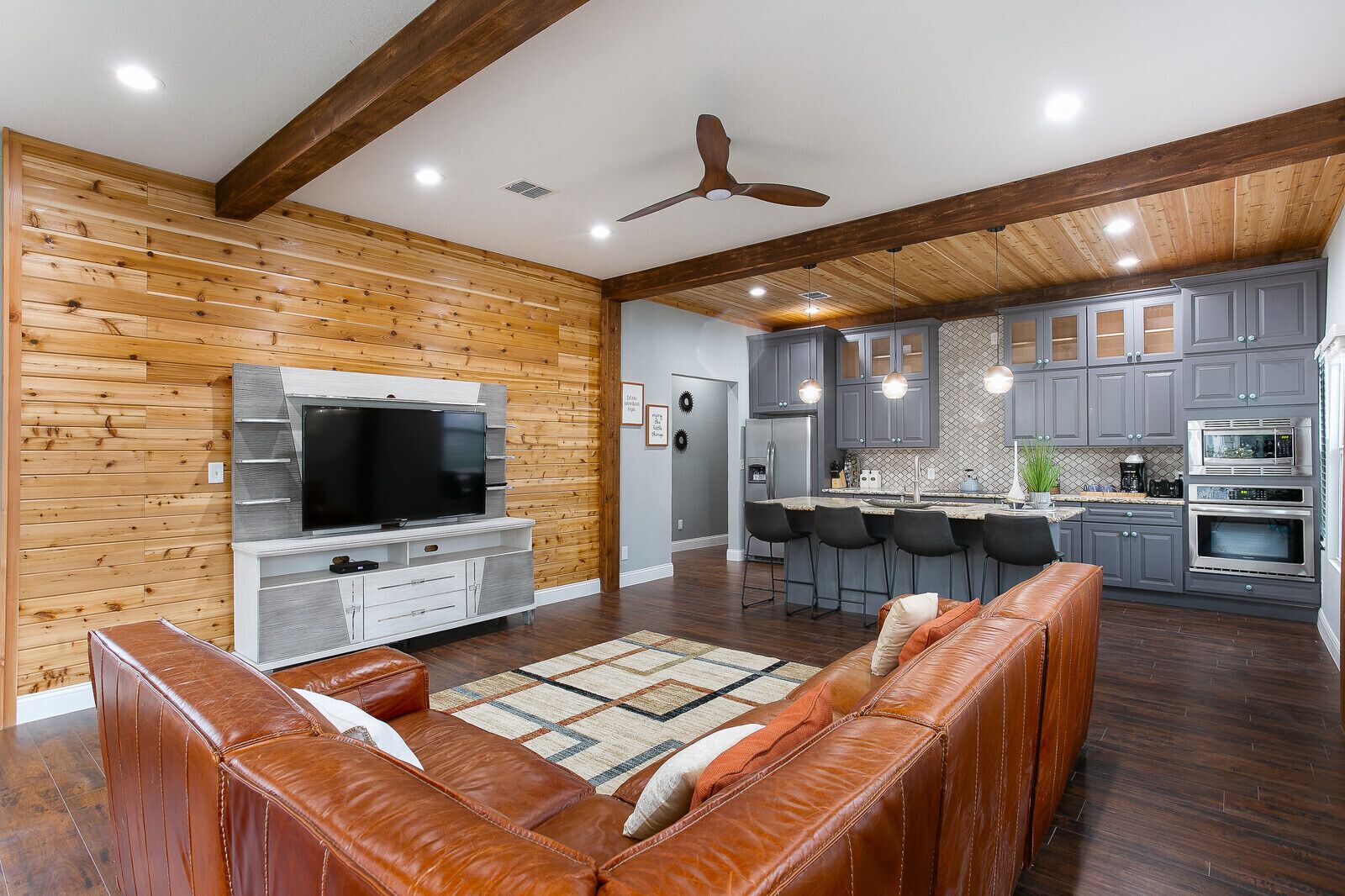 4 Bedrooms near the Pearl