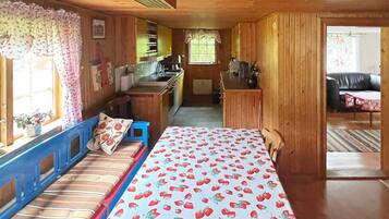 Rumah | 4 kamar tidur dan dilengkapi dengan perabotan berbeda-beda