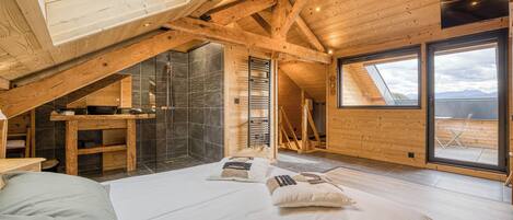 2 室のベッドルーム、防音設備、アイロン / アイロン台、旅行用ベビーベッド