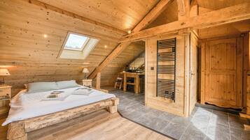 2 slaapkamers, geluiddichte muren, een strijkplank/strijkijzer