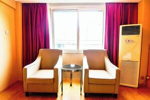 Interior - Pi · Hotel (Nanhu Branch Road, Jiujiang Railway Station) (Jiujiang)