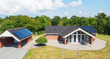 8 Person Holiday Home in Oksbol