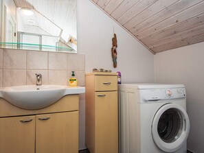 House | Bathroom - 7 Person Holiday Home in Ansager (Ansager)