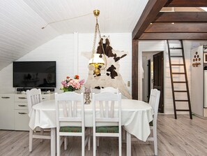 House | Dining - 6 Person Holiday Home in Glesborg (Glesborg)