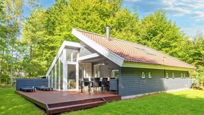 A modern house with a deck, a covered patio, and a large window. - 6 Person Holiday Home in Glesborg (Glesborg)