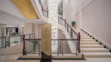 المنشأة من الداخل