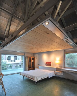 2 makuuhuonetta, työpöytä, silitysrauta/-lauta, ilmainen Wi-Fi