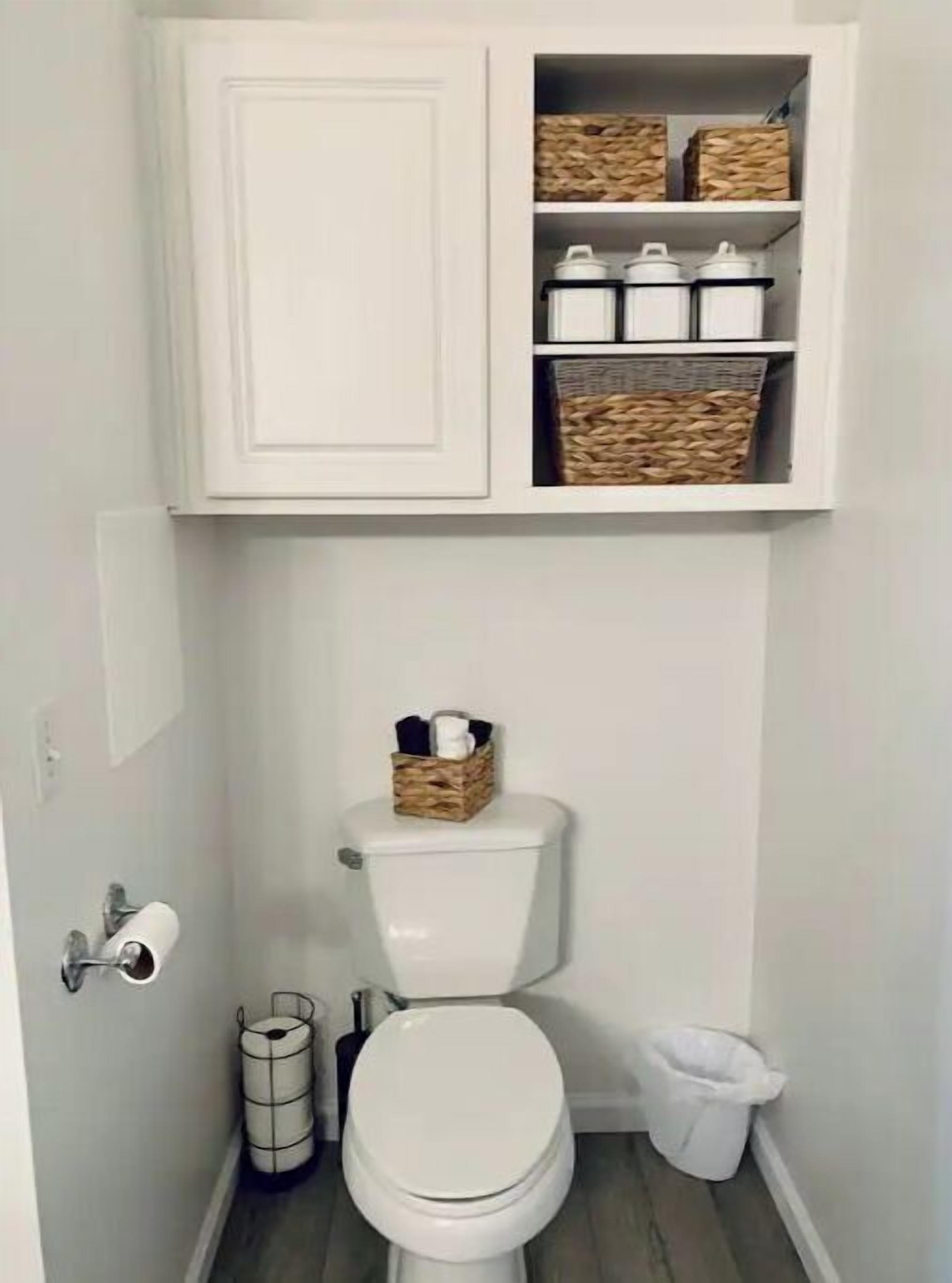 Sèche-cheveux, serviettes fournies, savon, shampoing