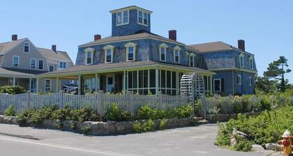 Large Oceanfront Home in Exclusive Brant Rock Section of Marshfield - Sleeps 10