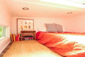 1 bedroom - Camped Inn at Sundial Farm -- Tiny House (Ossining)