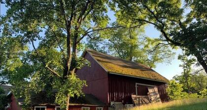 Camped Inn at Sundial Farm -- Tiny House