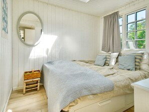 House | 4 bedrooms, individually furnished - 8 Person Holiday Home in Vejby (Vejby)