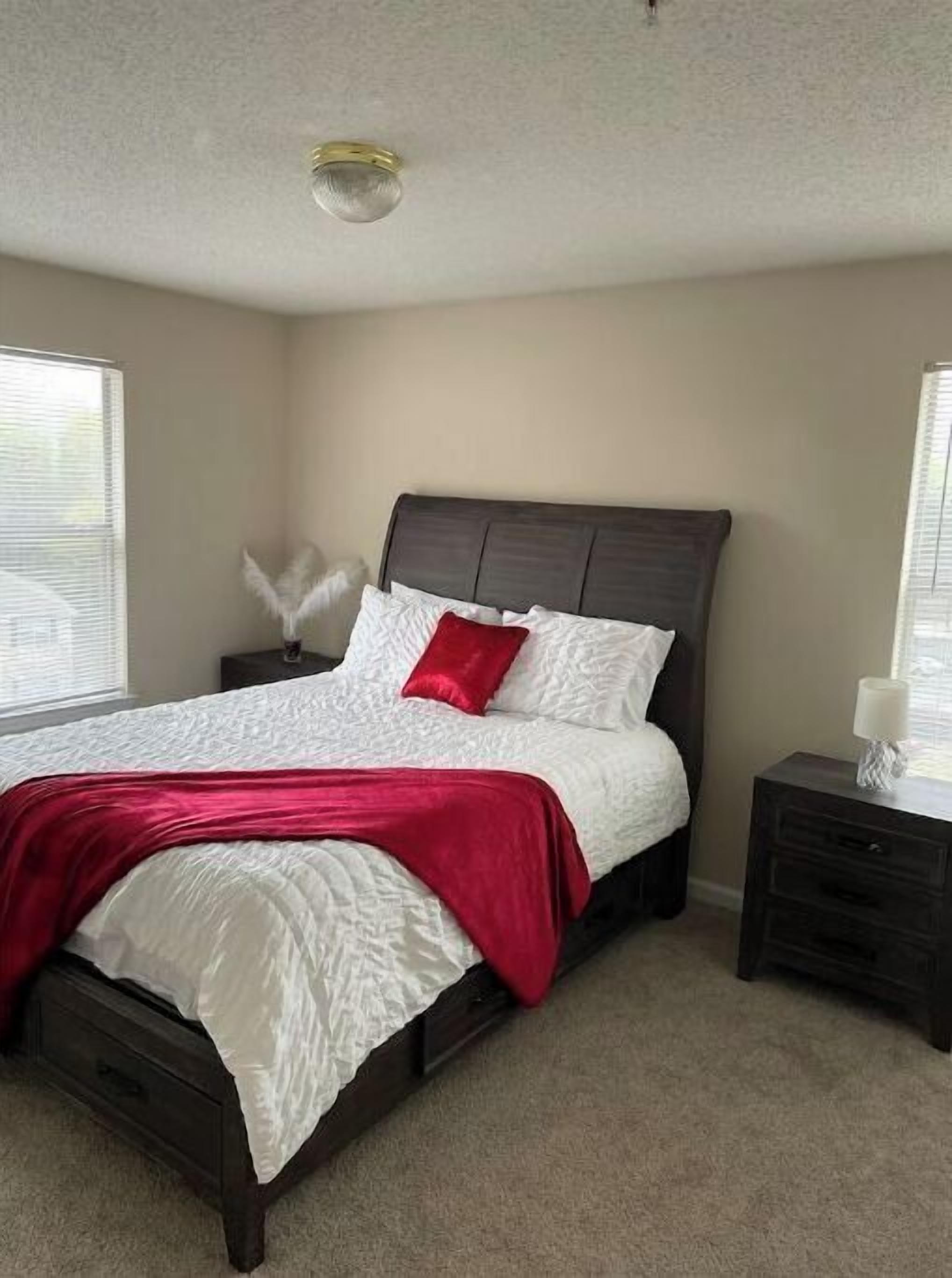 2 chambres, coffres-forts dans les chambres, bureau