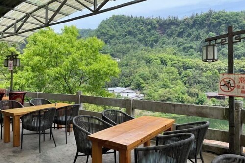 Emei Mountain Lakeview Inn