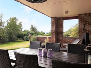 House | Outdoor dining