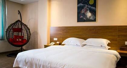 Sanyuesan Theme Hotel