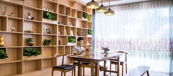 Sanyuesan Theme Hotel