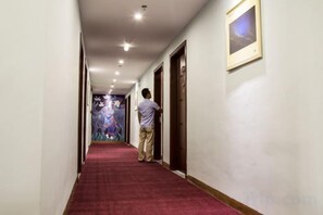 Unclassified image, 3 of 60, button - Sanyuesan Theme Hotel (Liannan)