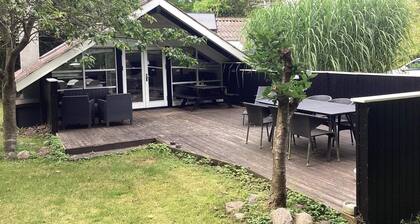 6 Person Holiday Home in Vaeggerlose