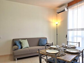 Dining - St. Catherine: apartment 700 meters walk from the sea. (Nardò)