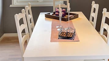Apartment | Dining