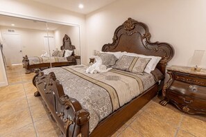 Room - KING 2 BD Charming House in LA (Burbank)