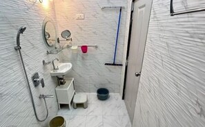 Shower - Private Chic Place Koregaon Park (Pune)