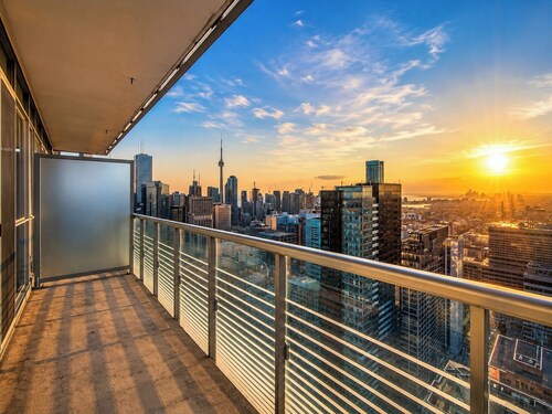 High-Floor 2BR Suite Balcony & Skyline Views | Walk to SickKids, UHN, TMU, Eaton