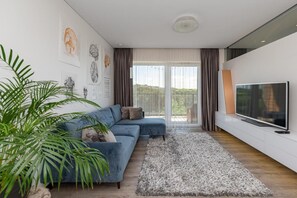 Smart TV - Bright Kaunas apartment with Castle view (Kaunas)