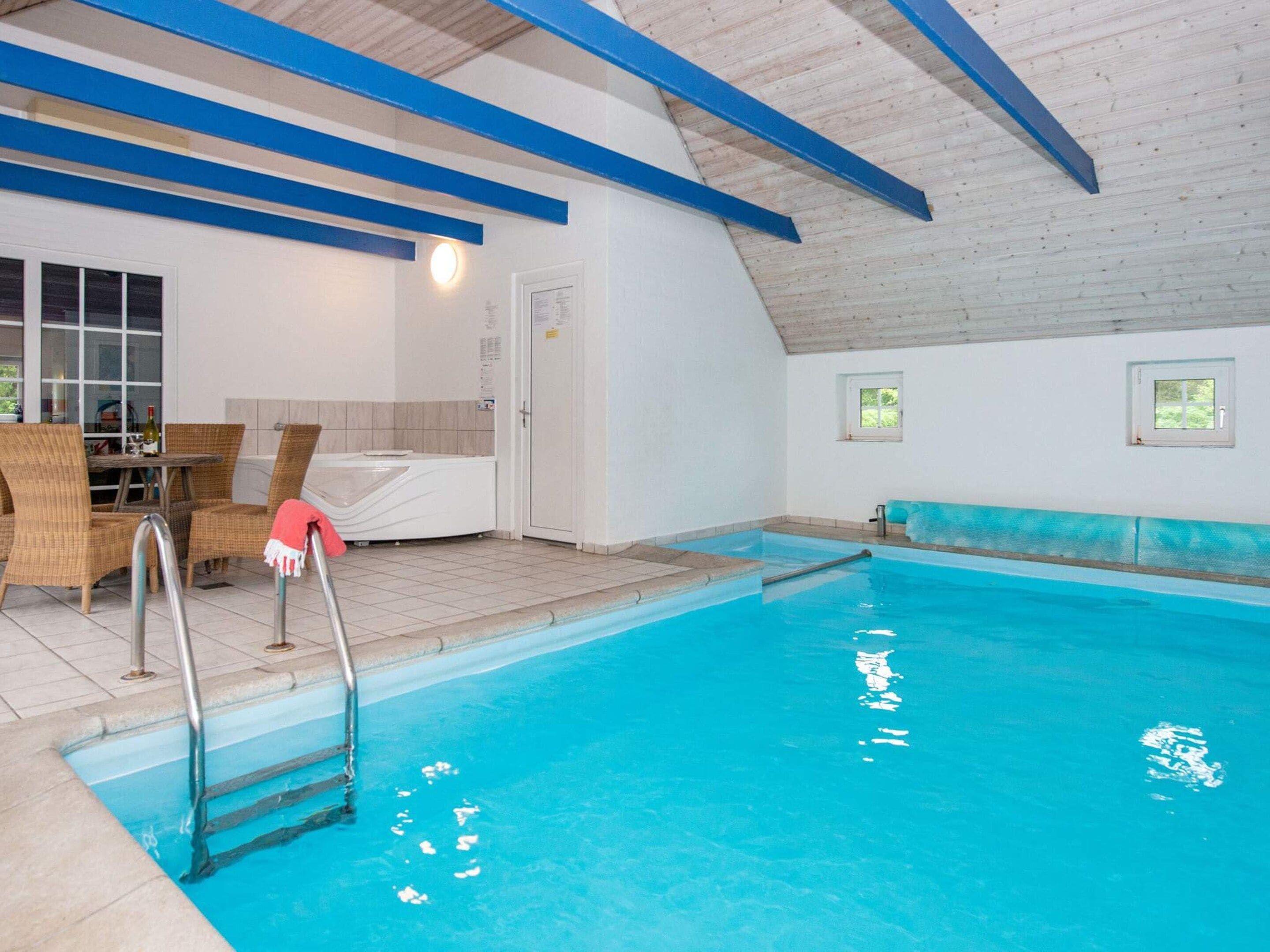 Casa | Piscina | Piscina interna, piscina externa