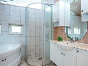 House | Bathroom - 4 Star Holiday Home in Juelsminde (Horsens)