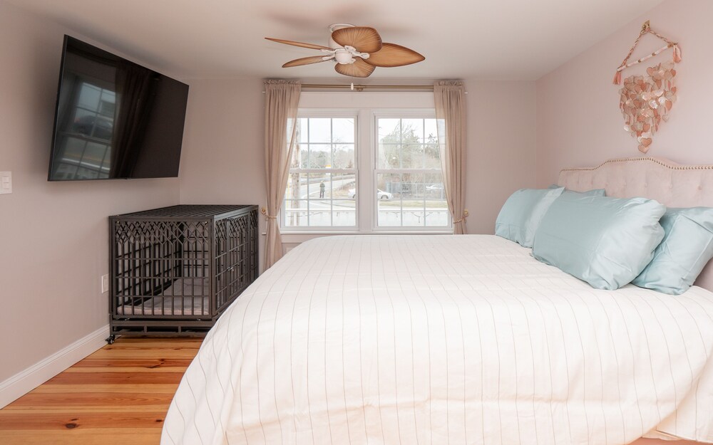 Renovated Cottage steps away from the water Tiverton Vrbo