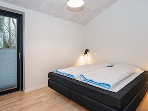 A bedroom with a bed, a ceiling light, and a window. - 8 Person Holiday Home in Aabenraa (Aabenraa)