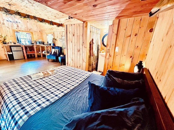 1 habitación, escritorio, tabla de planchar con plancha y wifi gratis