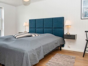 House | 3 bedrooms, individually furnished - 7 Person Holiday Home in Bjert (Bjert)