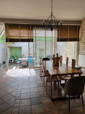 Dining - Large apartment in the heart of the village. (Villeneuve-Minervois)