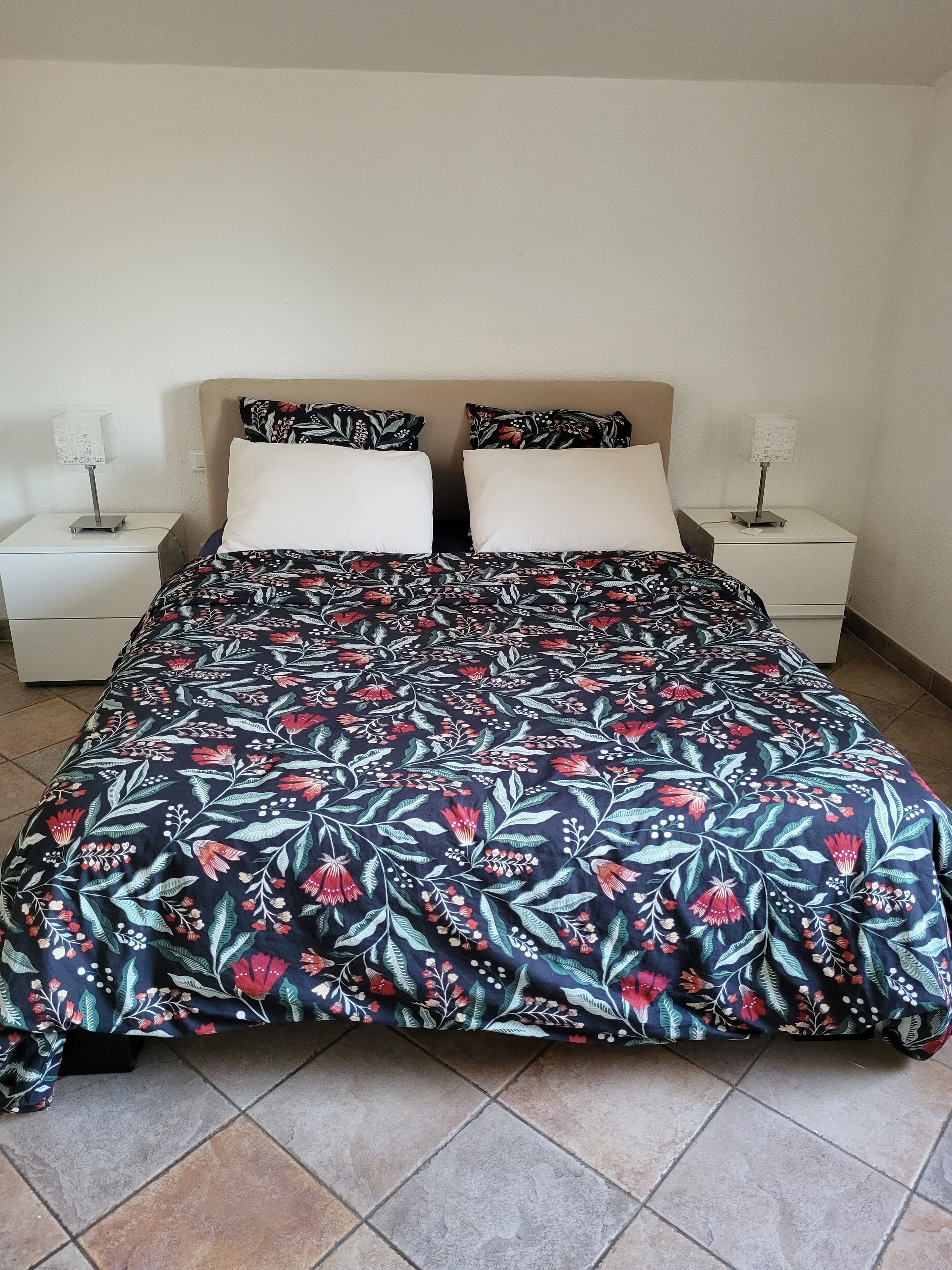 3 slaapkamers, reisbedje, gratis wifi, beddengoed