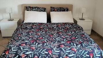 3 slaapkamers, reisbedje, gratis wifi, beddengoed