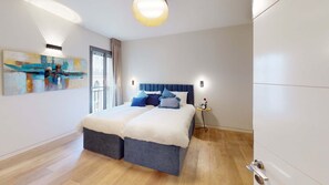 2 bedrooms, in-room safe, desk, iron/ironing board