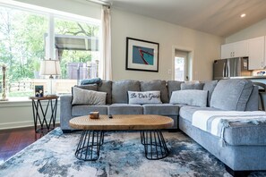 Smart TV, fireplace, video games - Hilltop Haven Hot Springs Mountain Views on Lake Hamilton nearby Oaklawn Casino (Hot Springs)
