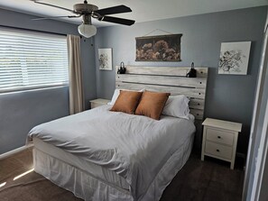 2 bedrooms, in-room safe, desk, iron/ironing board - North Mountain home in Phoenix (Phoenix)