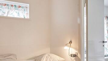 House | 1 bedroom, individually furnished